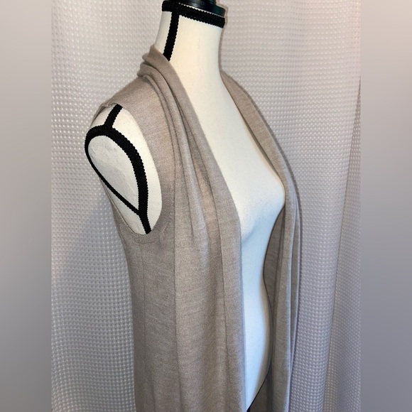 Women’s TAHARI beige Merino Wool blend Duster Vest Sz‎ medium - Picture 4 of 15